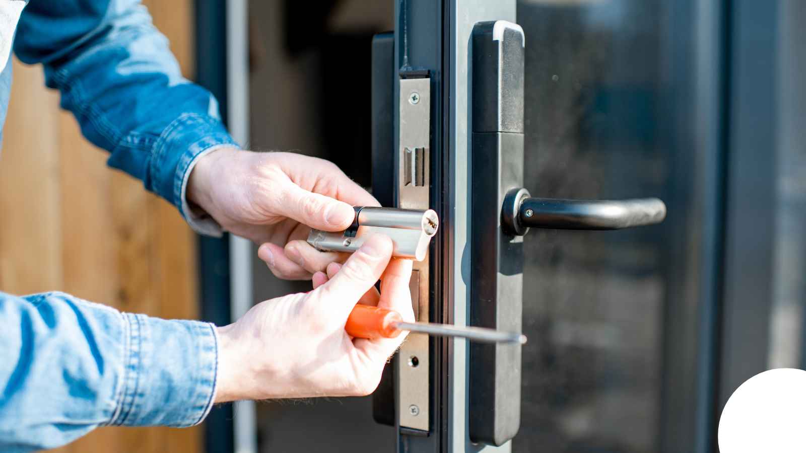 Locksmith in Huntsville, AL — Commercial Lock Repair Huntsville Locksmith in Huntsville, AL — Commercial Lock Repair Huntsville